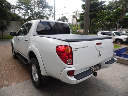 Mitsubishi L200 Triton traz uma picape estável